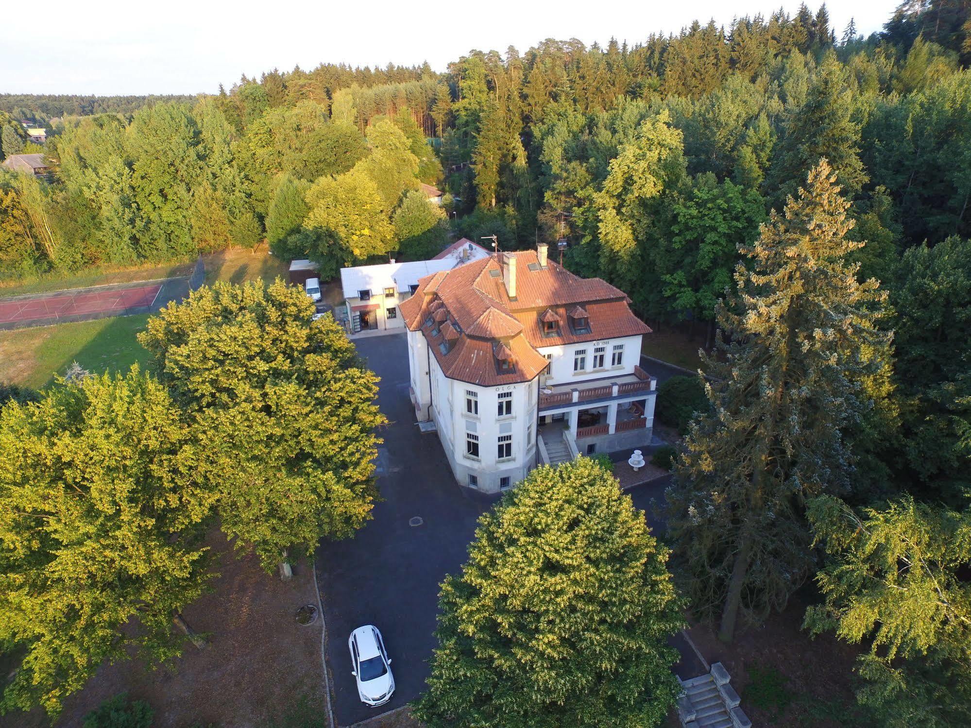 Vila Olga Jevany Eksteriør bilde