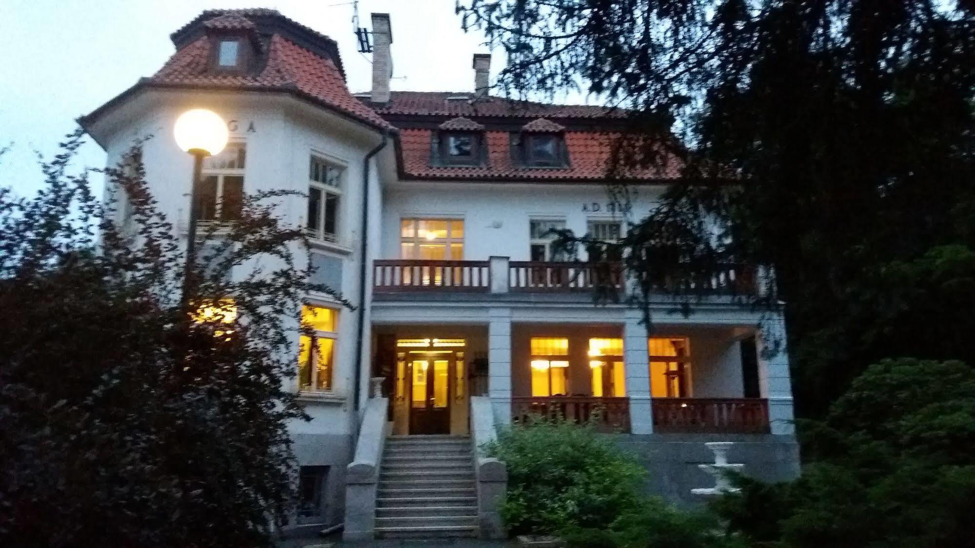 Vila Olga Jevany Eksteriør bilde